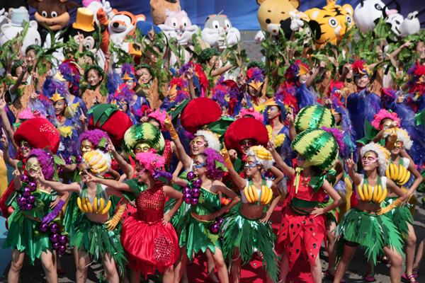 金寶街上演狂歡嘉年華