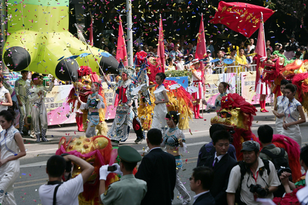 金寶街上演狂歡嘉年華
