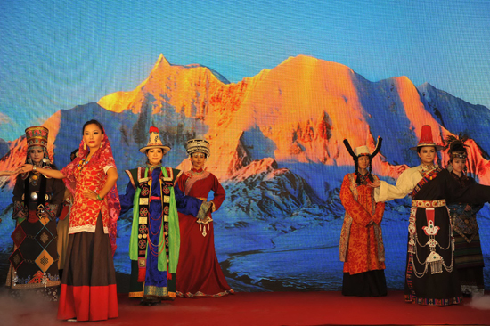 圓光中的《格薩爾》史詩藝術展暨學術研討會在京舉行