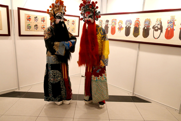 2012年第六屆百姓博覽會——迎新年“菊苑丹青”社區京劇臉譜主題藝術展展出