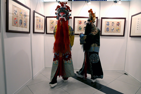 2012年第六屆百姓博覽會——迎新年“菊苑丹青”社區京劇臉譜主題藝術展展出