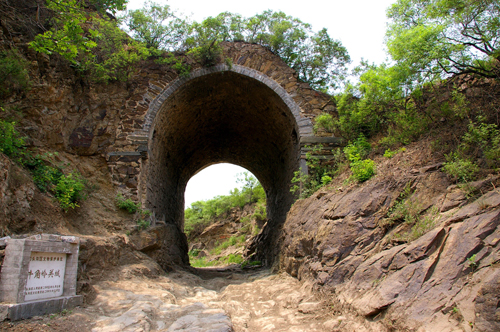 門頭溝舉辦第五屆北京旅游山會開山門儀式暨國家步道高峰論壇