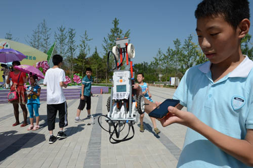 北京園博園開(kāi)設(shè)青少年智能機(jī)器人體驗(yàn)課堂