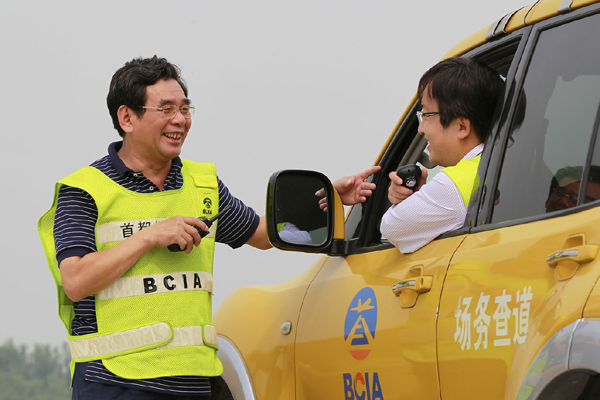 “燜爐”里的“燒烤”——記首都機(jī)場(chǎng)飛行區(qū)一線員工“戰(zhàn)酷暑、斗高溫”