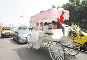 駿馬開道 這個迎親隊好拉風