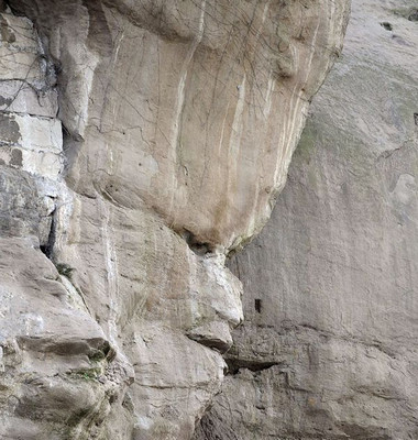 濱江路現人臉巖石 像佛像廚師還像鳳姐