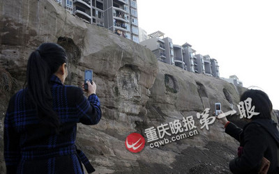 濱江路現人臉巖石 像佛像廚師還像鳳姐