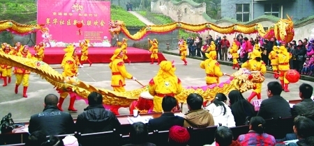 國旗燈籠玉兔中國結(jié) 重慶全城飄滿年味