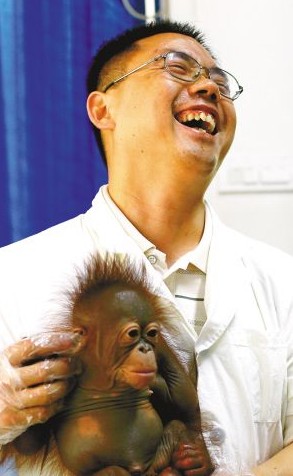 動物園大猩猩館添新成員 是“爆炸”頭