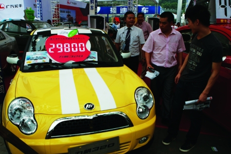 重慶車展首日:平均不到兩分鐘5輛轎車被買走