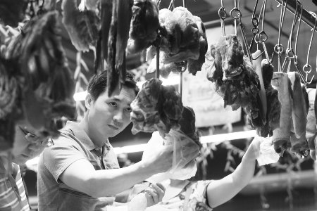 供應不足屠宰量下滑三成 精瘦肉沖上30元/公斤