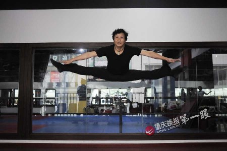 一群老男人天天舞《青春》生活同樣精彩