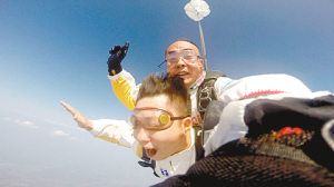 重慶首個跳傘俱樂部開張迎客 跳一次7分鐘要價4880元