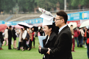 重慶大學(xué)生爭當(dāng)導(dǎo)購員 去迪拜掙土豪的錢