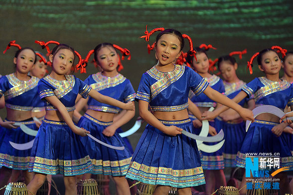 圖為重慶市委常委、政法委書記劉學(xué)普正在致辭