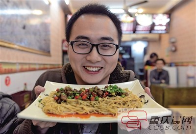 人大畢業年薪40萬 重慶小伙北京辭職回渝學做小面！