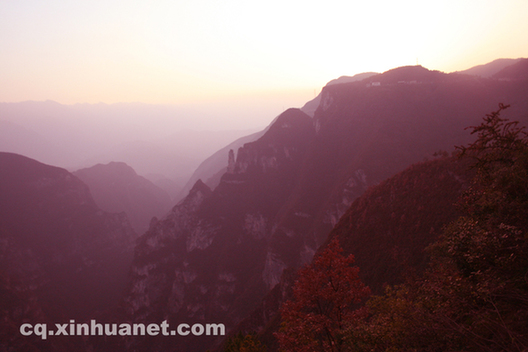 重慶霞光映紅神女之鄉(xiāng)攝影者追逐