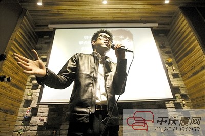 27歲公務(wù)員花千元開演唱會 網(wǎng)友：不務(wù)正業(yè)(圖)