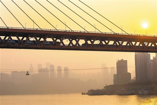 今日12時 三段軌道交通路段通車