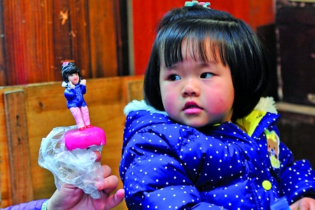 重慶洪崖洞有個“泥人時”沒學過美術卻捏誰像誰