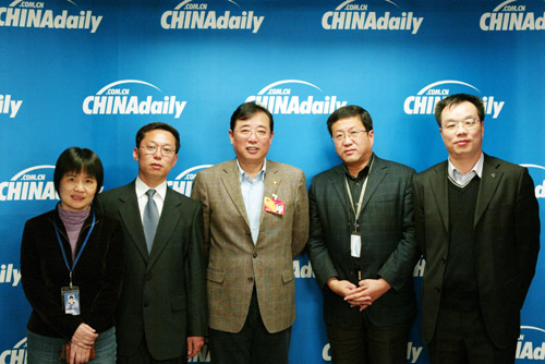 張家界市市長(zhǎng)與中國(guó)日?qǐng)?bào)(網(wǎng))領(lǐng)導(dǎo)合影留念