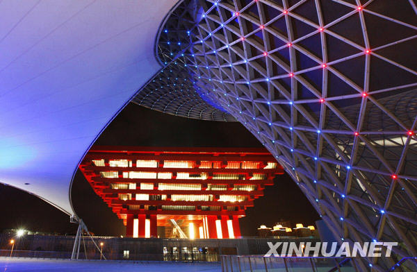 流光溢彩的世博園