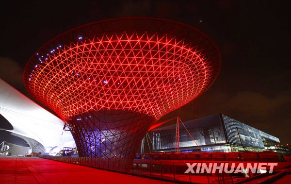 流光溢彩的世博園