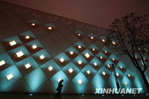 上海世博會“城市最佳實踐區”竣工亮燈