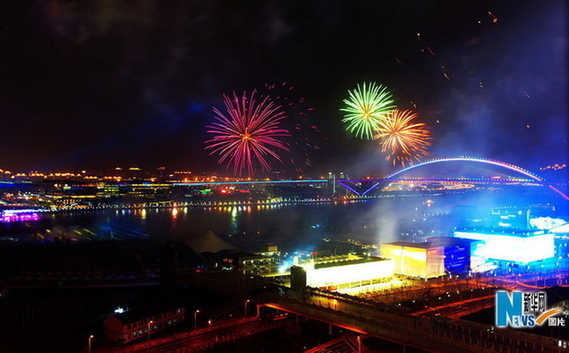 世博開幕式煙花表演彩排 氣勢(shì)恢弘