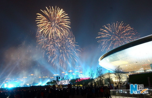 世博開幕式煙花表演彩排 氣勢恢弘