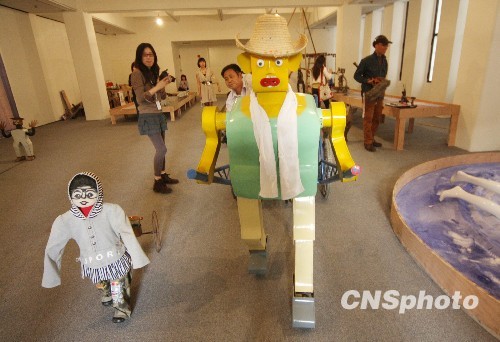 農民發明家帶“機器人兒子”助興世博