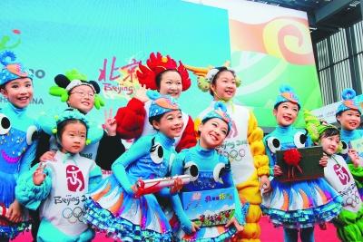 “福娃”相擁“海寶” 魅力北京本周炫彩世博會(huì)