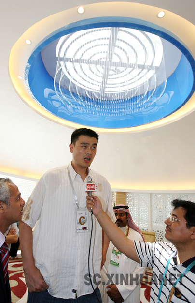 姚明帶百位災區兒童同游世博