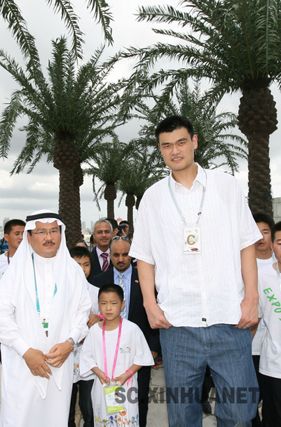 姚明帶百位災區兒童同游世博