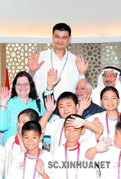 姚明帶百位災區兒童同游世博