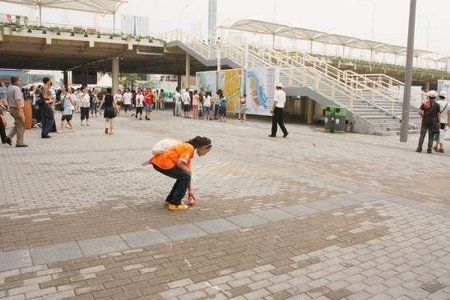 玉樹藏族女孩投身環(huán)保 被譽