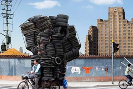 老外鏡頭下的上海“板車犀利哥”