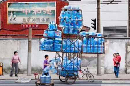 老外鏡頭下的上海“板車犀利哥”