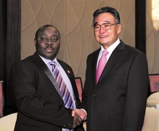 吳邦國在滬分晤柬埔寨 斐濟 老撾 利比里亞領導人 感謝支持世博