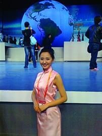 聚焦世博:世博禮儀神似劉亦菲 網評其