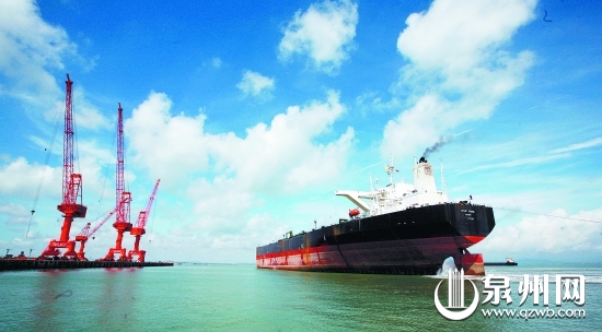 泉州船廠首次承接維修30萬(wàn)噸超級(jí)油輪(組圖)