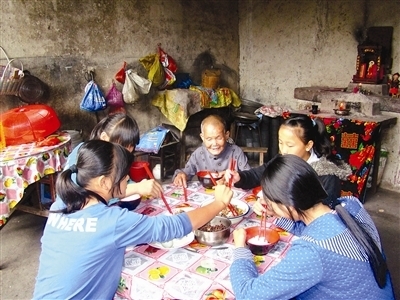 19年龍巖老太靠乞討?zhàn)B活4個(gè)棄嬰