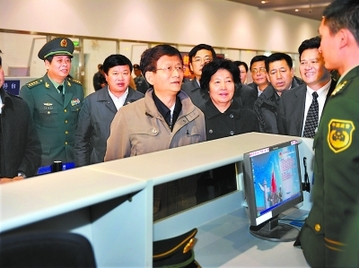 孟建柱在福建調研時強調:提升打擊犯罪的能力與水平