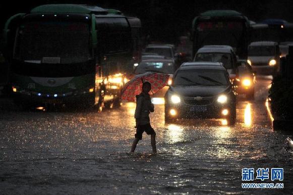 福建遭受強雷電和雷雨侵襲（組圖）