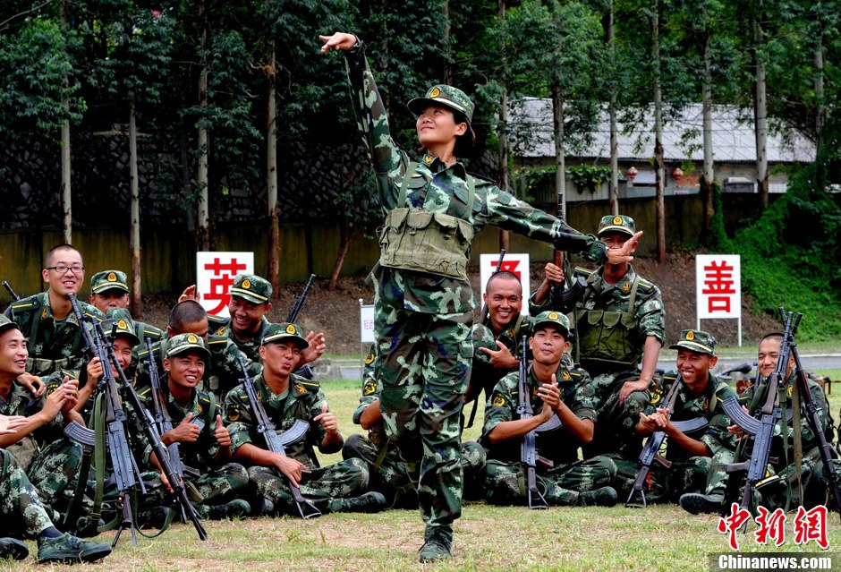 福建新“警花”接受訓練 曾參加世界小姐比賽