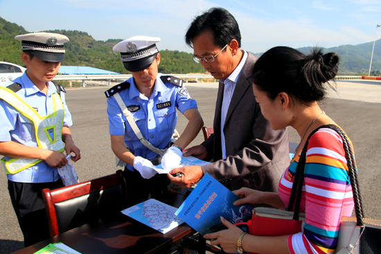 福建：高速免費首日 景區通行有序