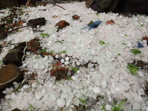 福建今年首發(fā)雷電紅色信號 南平等地遭冰雹襲擊