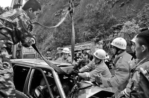 雷電冰雹砸飛閩3.1億 繼續拉響雷電黃色預警