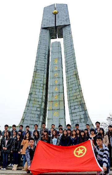 清明節(jié)前祭先烈