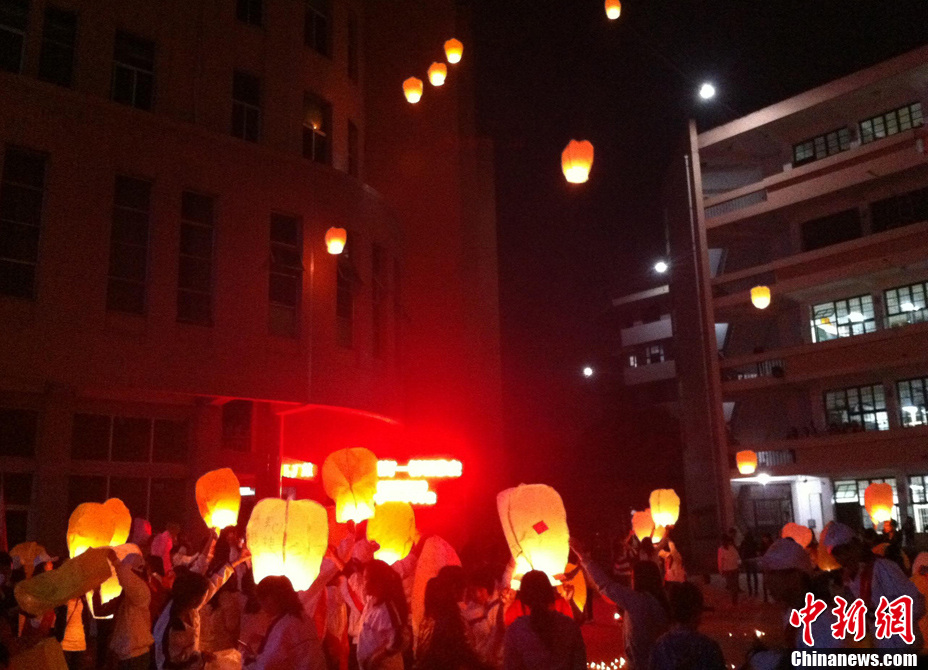 一方有難八方支援 福建各地向雅安地震災區捐款(組圖)